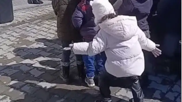 Ağrı'daki köy okulunda minik kızın dansı sosyal medyada gündem oldu