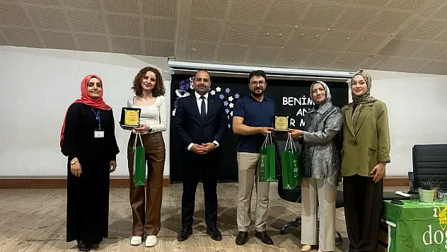 Ağrı Doğa Koleji'nde anlamlı anneler günü kutlaması gerçekleştirildi