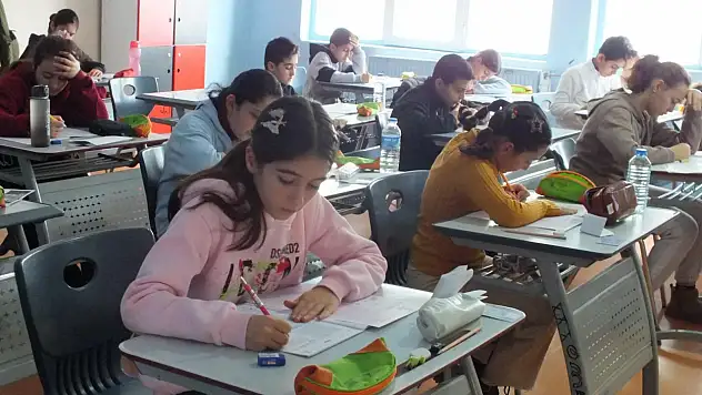 Ağrı Doğa Koleji'nde burs için yarış son günde de devam etti