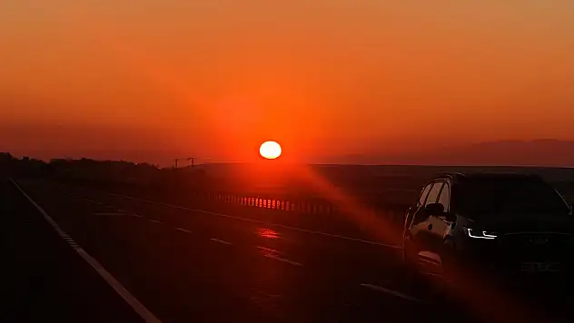 Ağrı Eleşkirt yolunda efsanevi gün doğumu görüntülendi