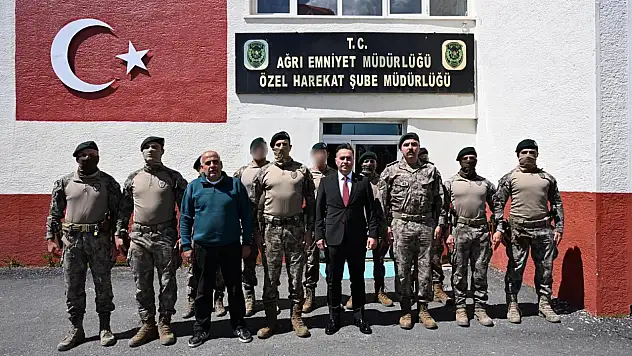 Ağrı Emniyet Müdürü Önder bayram mesaisindeki personeli ziyaret etti