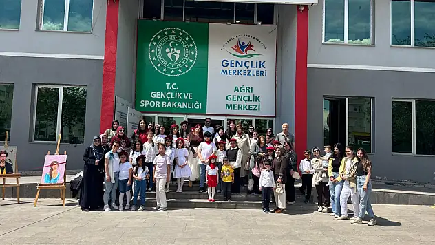 Ağrı Gençlik Merkezi'nde genç sanatçılardan yıl sonu sergisi