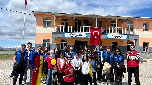 Ağrı Gençlik Merkezi'nden 23 Nisan'da miniklere bayram coşkusu