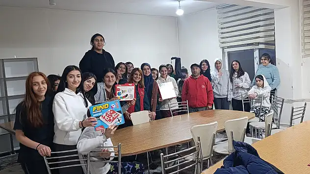 Ağrı Gençlik Merkezi'nden gençlere akıl ve zekâ oyunları etkinliği