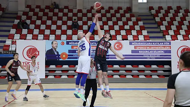 Ağrı Gençlik Spor'dan farklı galibiyet: 104-62