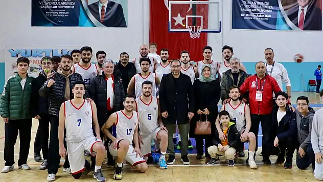 Ağrı GSB Basketbol takımı şampiyonluğa gidiyor