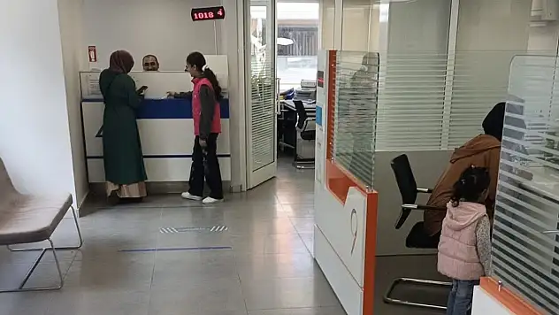 Ağrı Halkbank yoğunluğu azaltmak için hafta sonu da hizmet veriyor