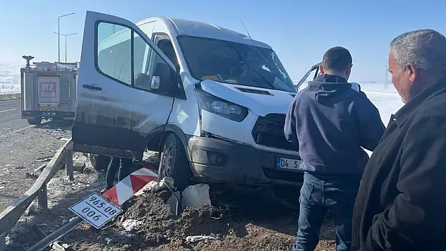 Ağrı havalimanı kavşağında yine kaza: Yaralılar var