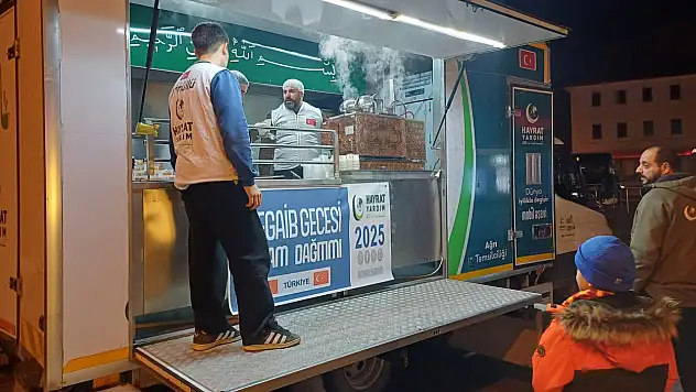 Ağrı Hayrat İnsani Yardım Derneği, Regaip Kandili'nde gönülleri ısıttı