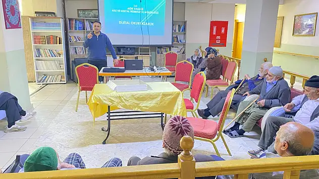 Ağrı huzurevinde dijital okuryazarlık eğitimi verildi