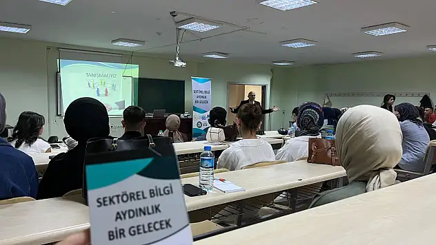Ağrı İbrahim Çeçen Üniversitesi'nde beden dili ve mülakat eğitimi verildi