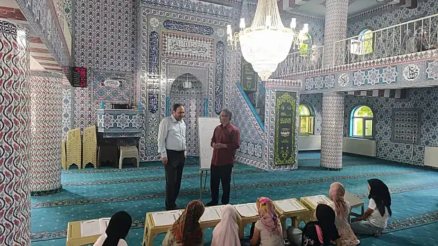 Ağrı İl Müftüsü İlhan yaz Kur'an kurslarında öğrencilerle buluştu