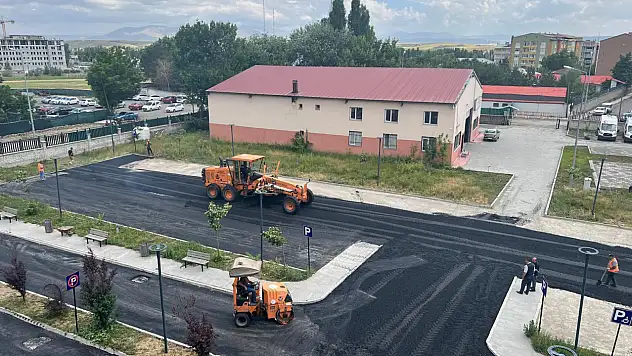 Ağrı İl Sağlık Müdürlüğü yerleşkesinde asfaltlama çalışmaları tamamlandı