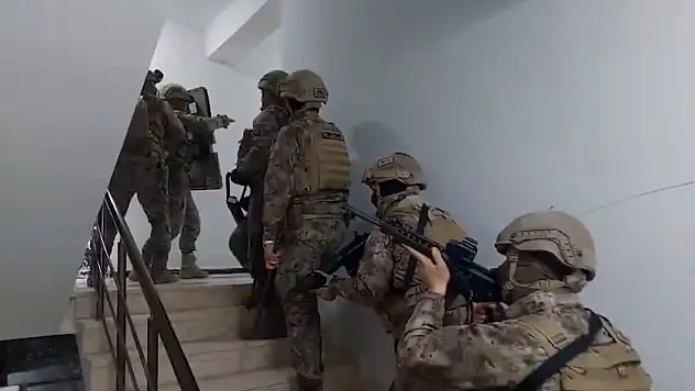 Ağrı ile Patnos'ta sokak satıcılarına eş zamanlı operasyon!