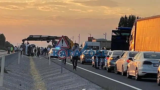 Ağrı-İran yolunda beton mikseri kazası: Trafik kilitlendi