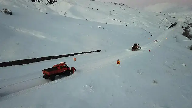 Ağrı-Kars yolunda beyaz mücadele devam ediyor