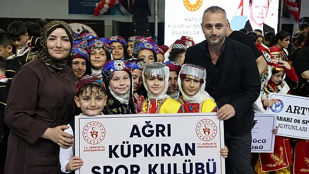 Ağrı Küpkıran Spor Kulübü halk oyunlarında bölge üçüncüsü oldu