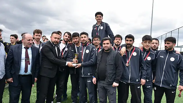 Ağrı KYK futbol takımı Erzurum'dan dereceyle döndü