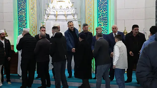 Ağrı Merkez Camii'nde bayramlaşma
