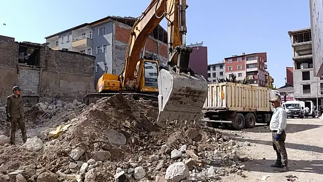 Ağrı'nın en eski düğün salonunun yıkımında sona gelindi