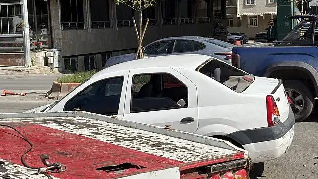 Ağrı'nın en işlek caddesinde kaza sonrası trafik felç oldu
