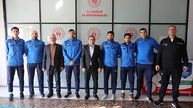 Ağrı'nın genç devleri parkede: Bölgesel Lig serüveni başlıyor!