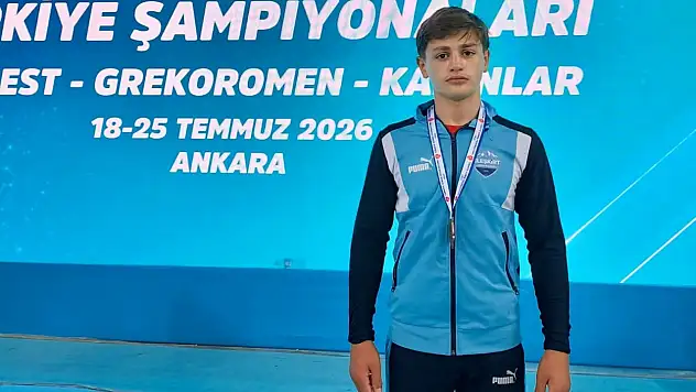 Ağrı'nın genç güreşçisi Türkiye üçüncülüğünü kazandı