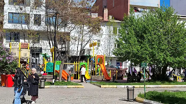 Ağrı'nın kalbinde yeşil kaçış noktası: 100. Yıl Parkı dolup taşıyor