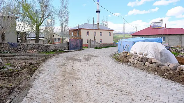 Ağrı'nın köyleri yeni yollarına kavuşuyor