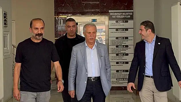Ağrı'nın önde gelen iş insanı Çeçen, Doğubayazıt Belediyesi'ni ziyaret etti