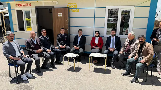 Ağrı'nın tek kadın kaymakamı esnafın bayramını kutladı