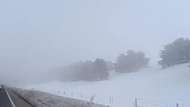 Ağrı, ocak ayının son gününde de sert kış koşullarıyla güne başladı