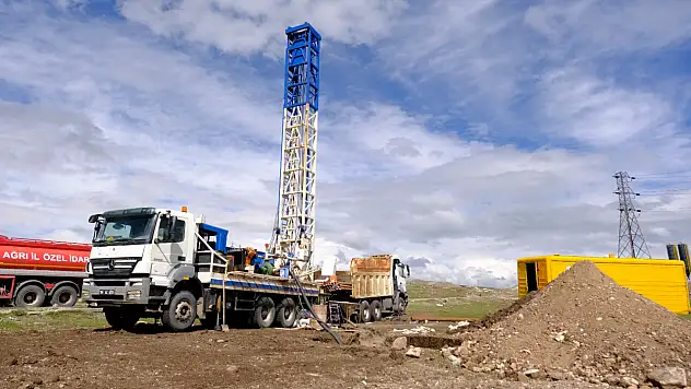 Ağrı OSB'de su arayışı sürüyor