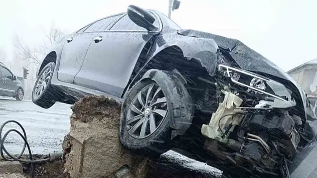 Ağrı Patnos'ta korkutan kaza: 2 kişi yaralandı