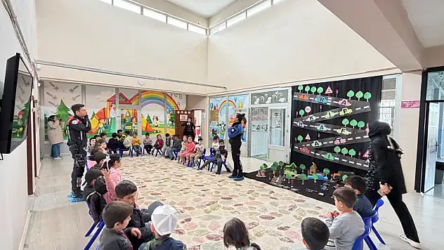 Ağrı polisi miniklere trafik bilinci aşıladı