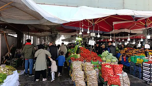 Ağrı Sebze Pazarı'nda bayram telaşı