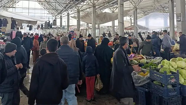 Ağrı Sebze Pazarında bayram yoğunluğu