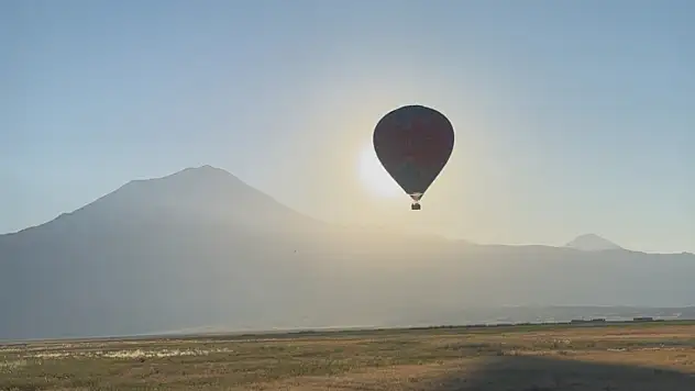 Ağrı semalarında ilk defa sıcak hava balonu uçtu