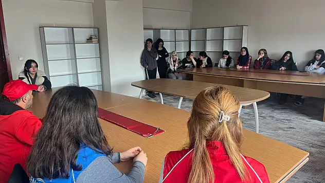 Ağrı Serhat Genç Ofis'ten pansiyonda kalan öğrencilere ziyaret