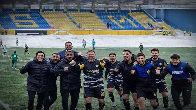 Ağrı Spor kendi evinde gülen taraf oldu