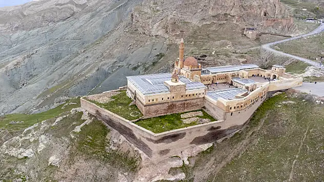Ağrı turizmde yeni döneme hazırlanıyor: Doğa, tarih ve şifa aynı rotada buluşuyor