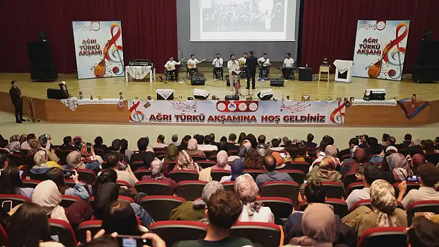Ağrı Türkü Akşamı yoğun katılımla gerçekleştirildi