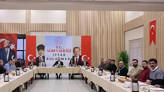 Ağrı Valisi Bozkurt basın mensuplarıyla iftarda buluştu
