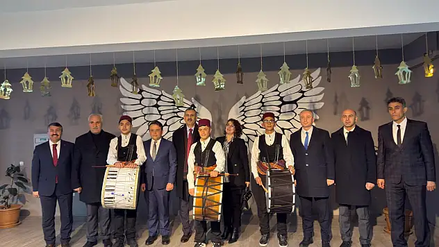 Ağrı Valisi Bozkurt, Eleşkirt'te öğrencilerle iftar yaptı