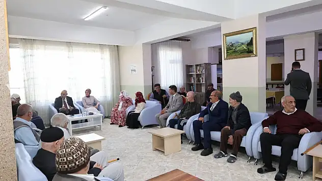 Ağrı Valisi Koç huzurevi sakinleriyle bayramlaştı