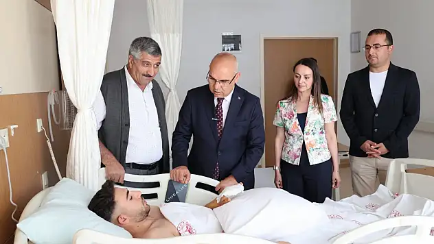 Ağrı Valisi koç'tan Kurban Bayramı'nda hastane ziyareti