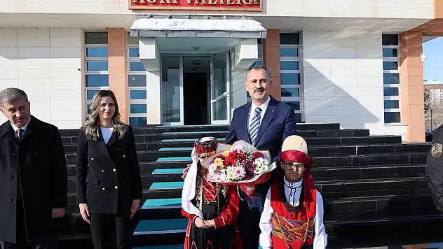 Ağrı Valisi Önder Bozkurt'tan çiçek yerine bağış çağrısı