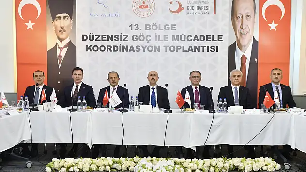 Ağrı Valisi Önder Bozkurt düzensiz göç toplantısına katıldı