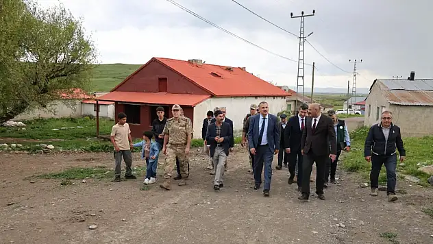 Ağrı Valisi Önder Bozkurt köy ziyaretlerini sürdürüyor