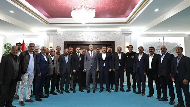 Ağrı Valisi Önder Bozkurt, vatandaşların taleplerini dinledi